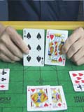 échangeant des cartes de table
